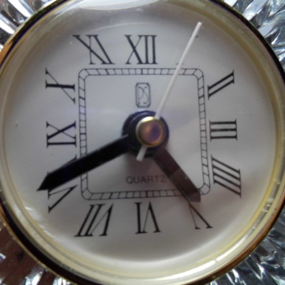 Paul Sebastian Crystal Desk Clock, Quartz, 4 x 4" Runs Well - Picture 3 of 4